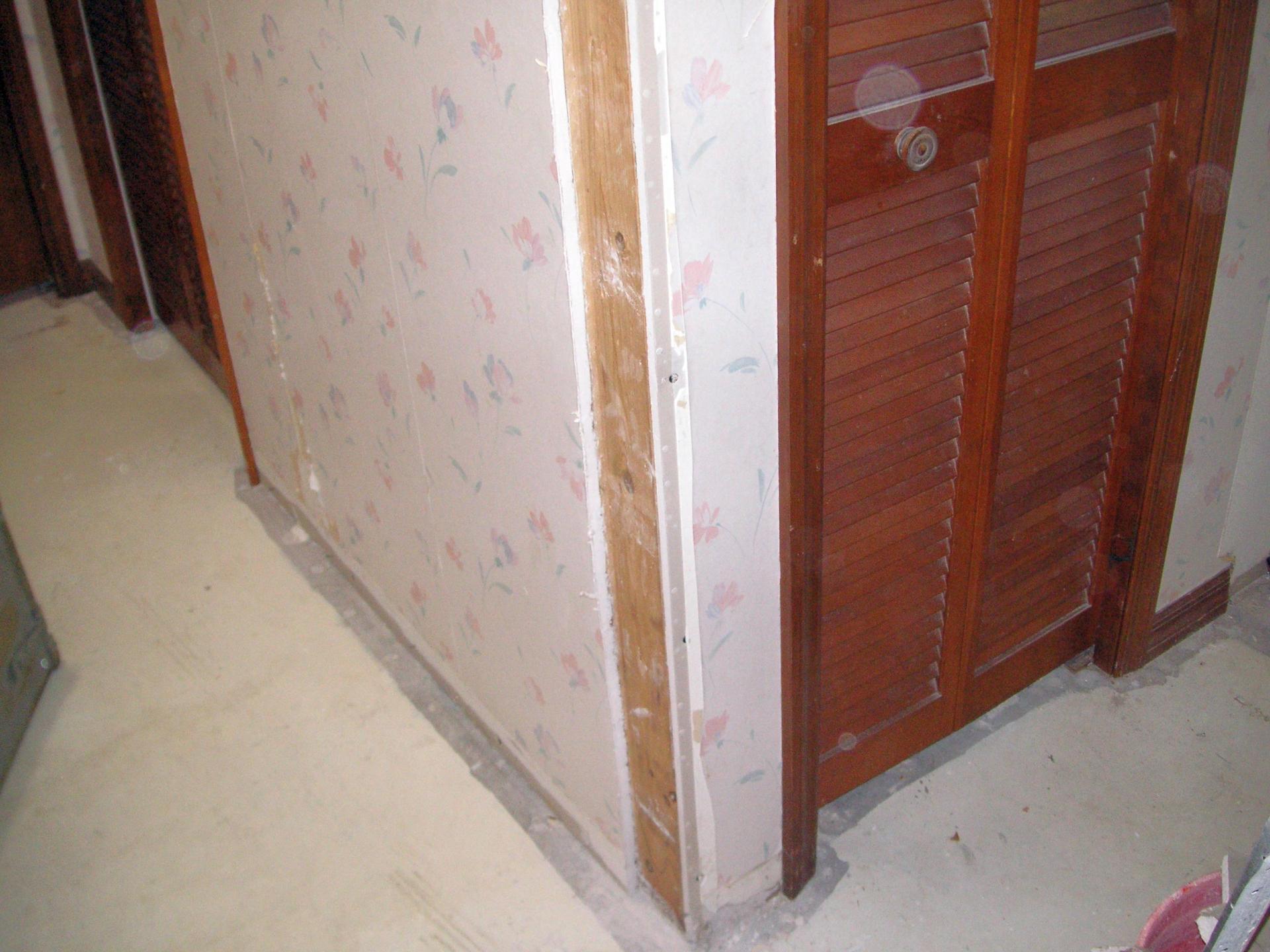 2022-05-06_Bathroom-doors_05