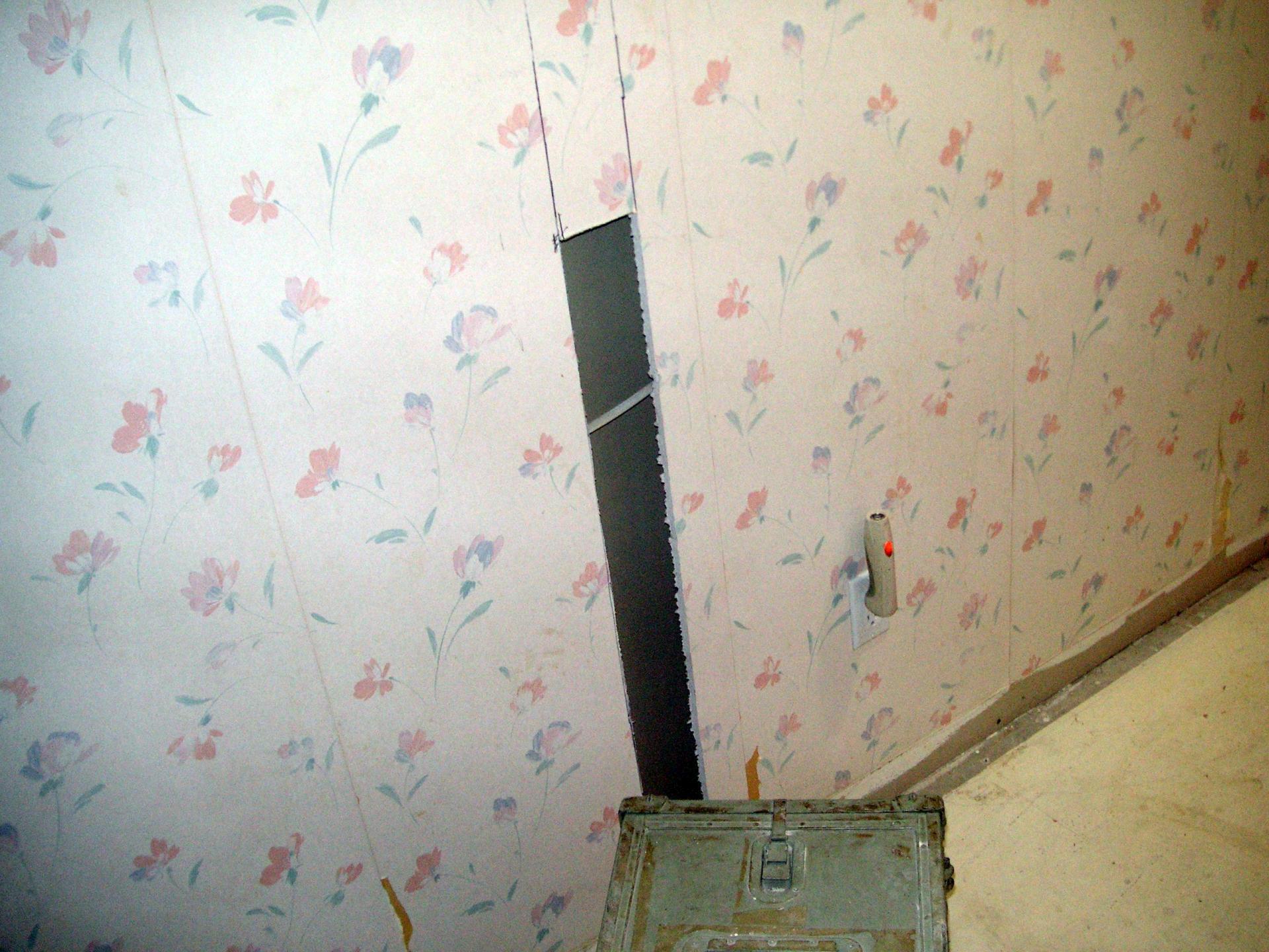 2022-05-06_Bathroom-doors_13