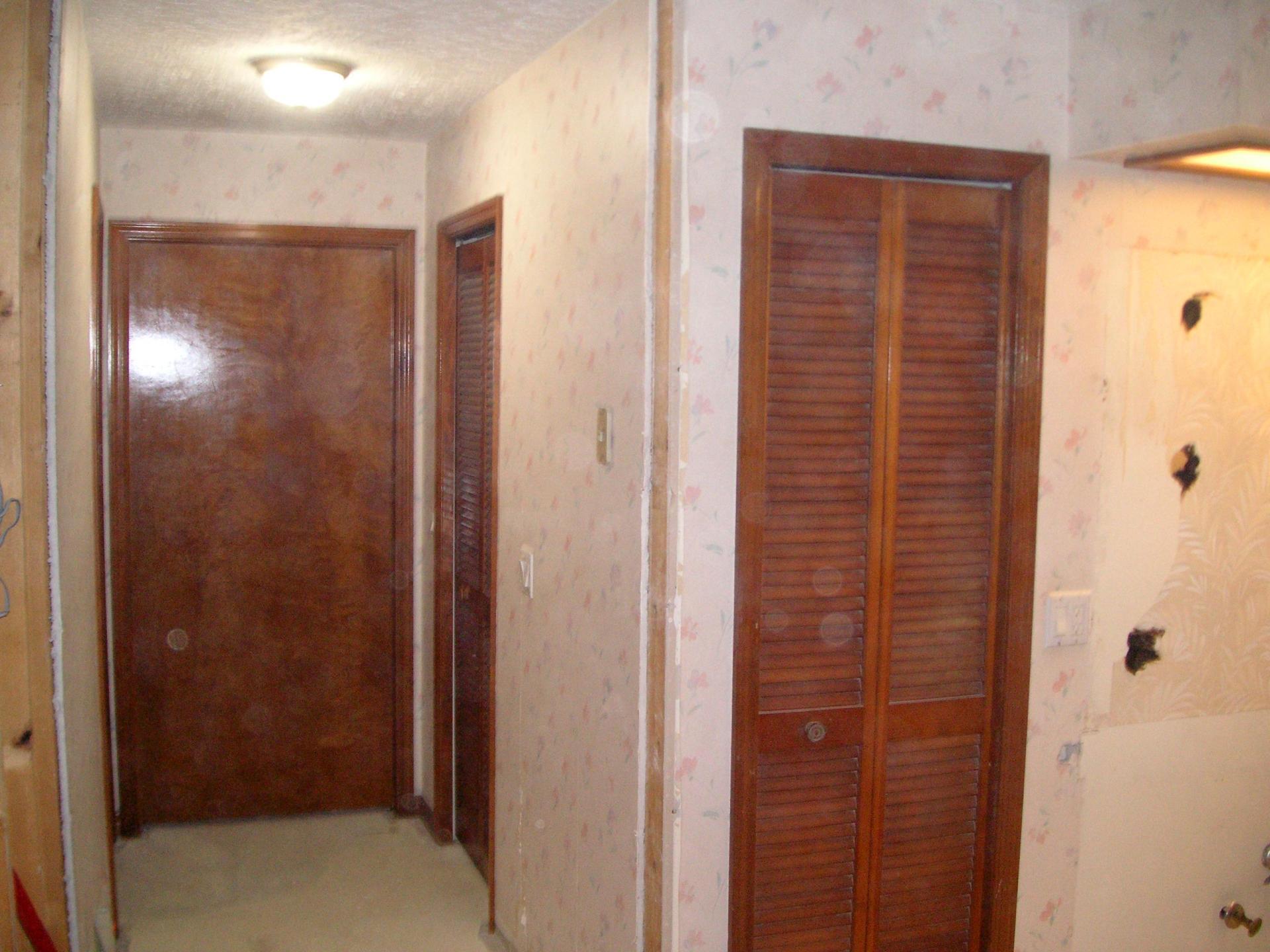 2022-05-06_Bathroom-doors_16