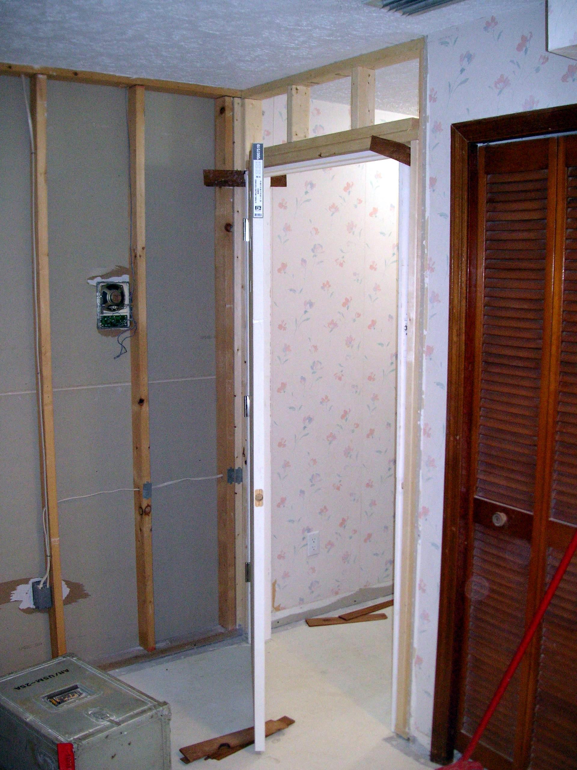 2022-05-06_Bathroom-doors_27