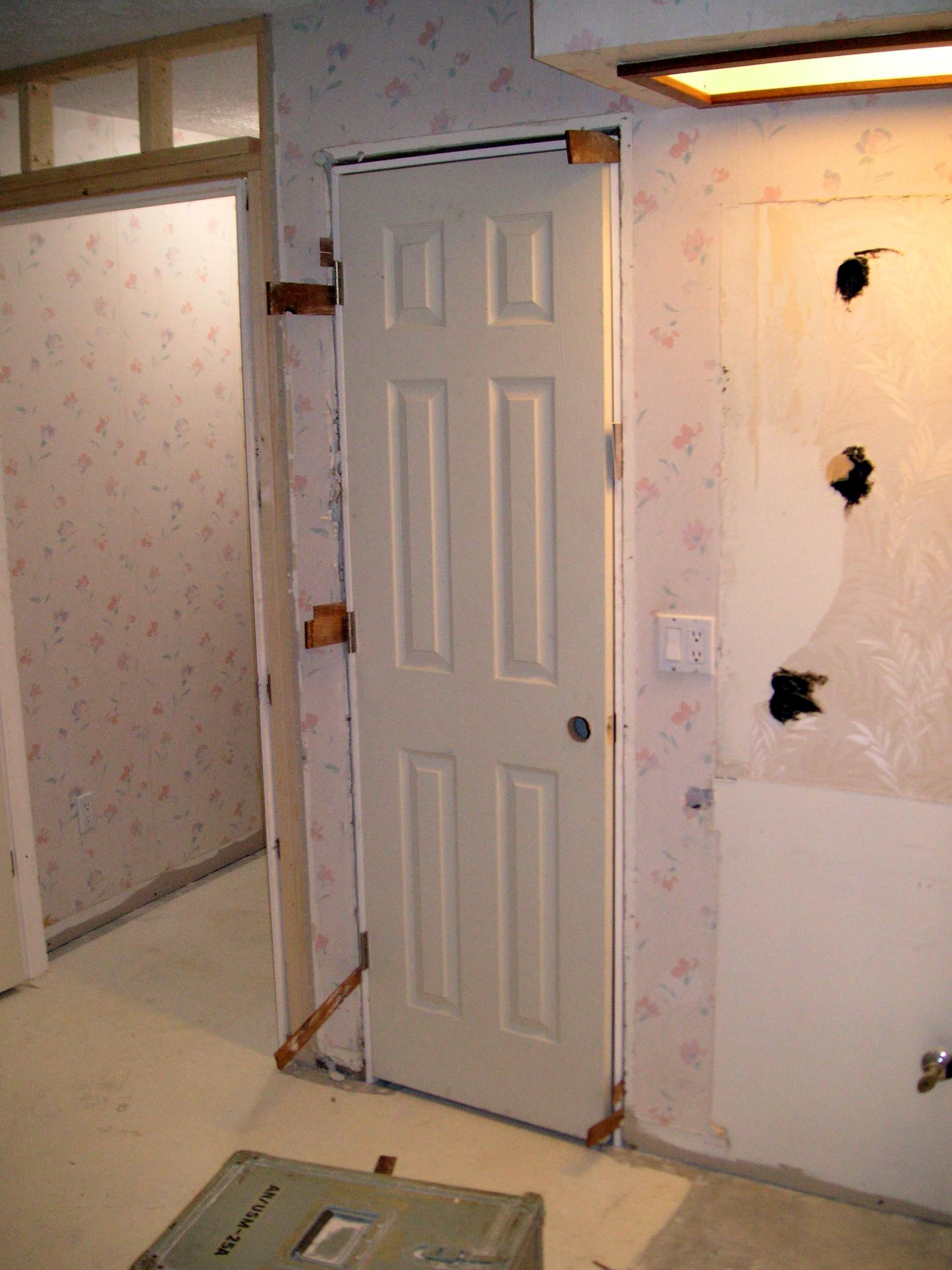 2022-05-06_Bathroom-doors_51