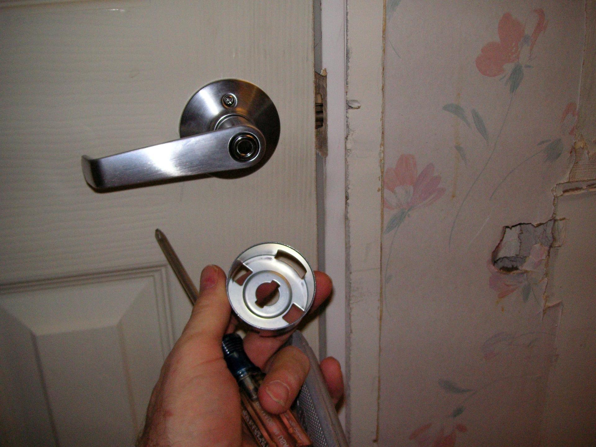 2022-05-06_Bathroom-doors_54