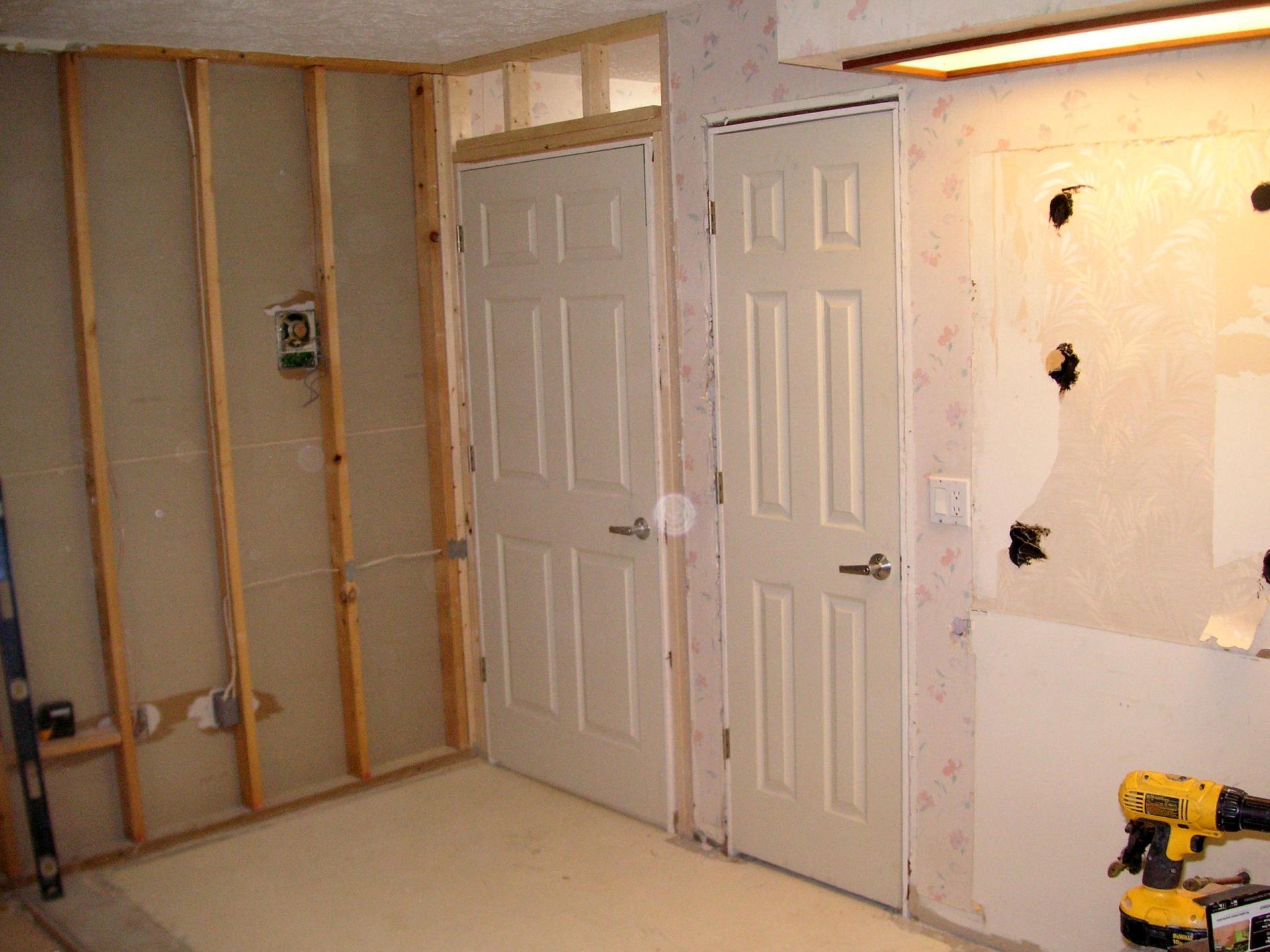 2022-05-06_Bathroom-doors_58